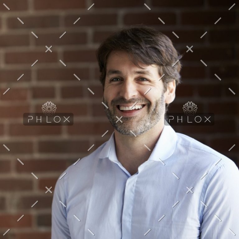 head-and-shoulders-portrait-of-businessman-in-P2DXHCH@2x-1
